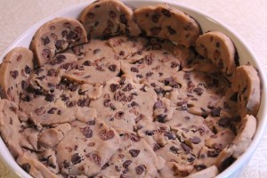 Line a baking dish with the cookies to make a shell.