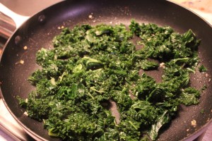 Kale with seasonings in the pan.