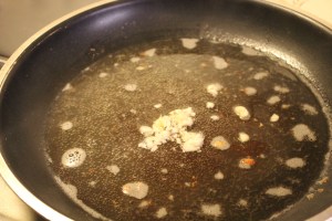 Deglaze the pan with wine and garlic.