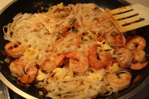 Add noodles, shrimp and egg.