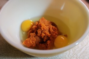 Mix together the eggs and pumpkin.