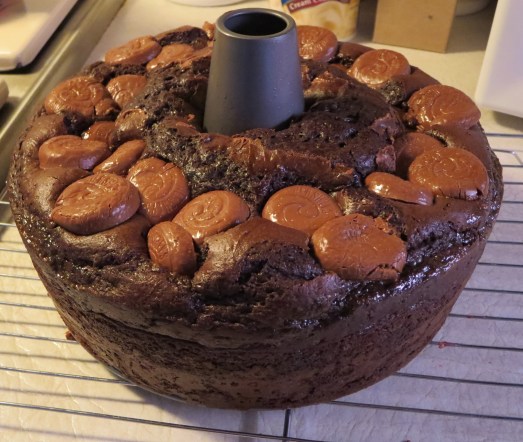 This cake rises nice and high. Not all of the caramels sunk into the cake.