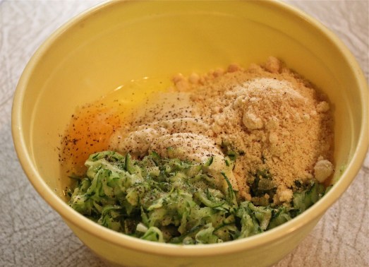 Mix ricotta with the zucchini, Parmesan and egg.
