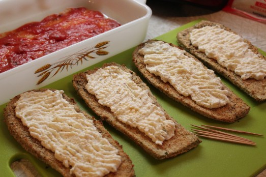 Divide filling among slices and roll up.